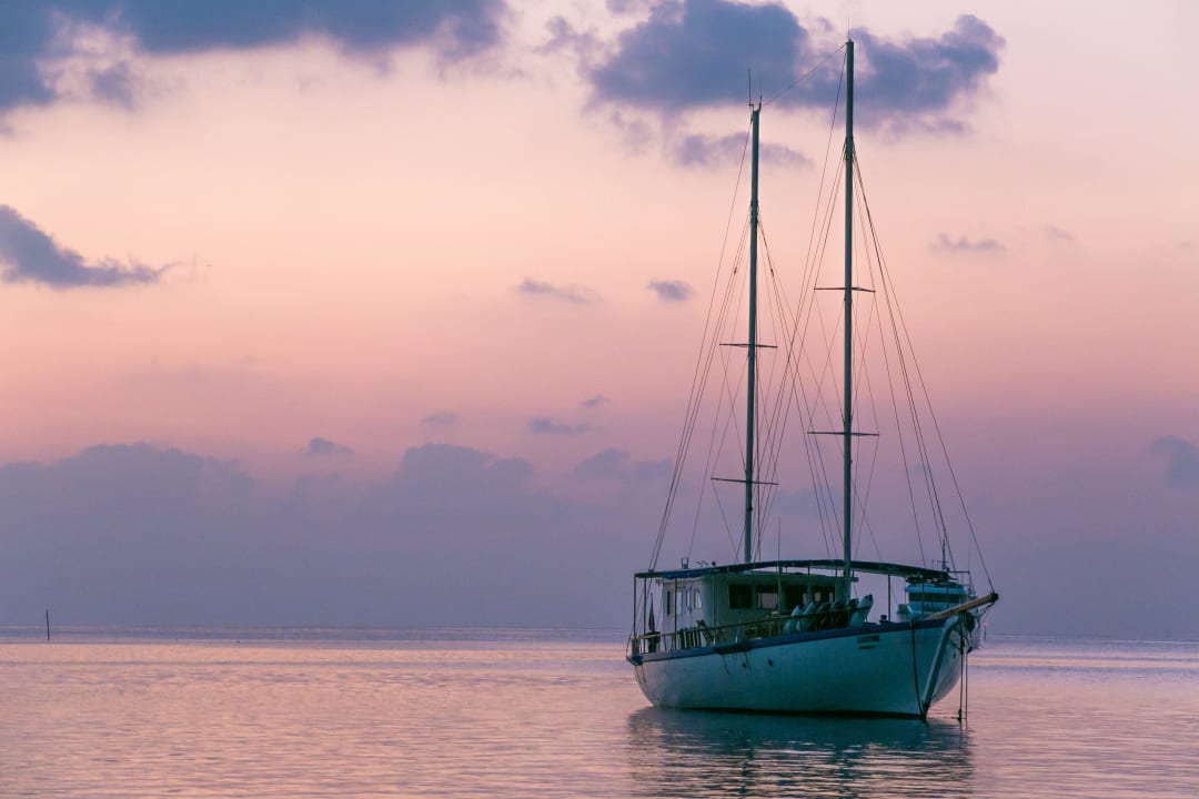 Sehr schöner Sonnenuntergang Meeru Maldives Resort Island