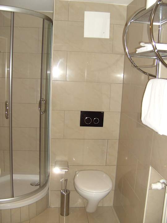 Größeres Badezimmer Hotel Atlas Sport