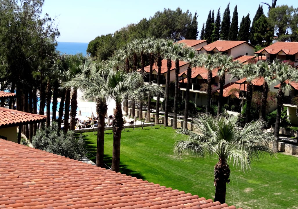 Blick vom Balkon über den Pool zum Meer Club Melas Privé