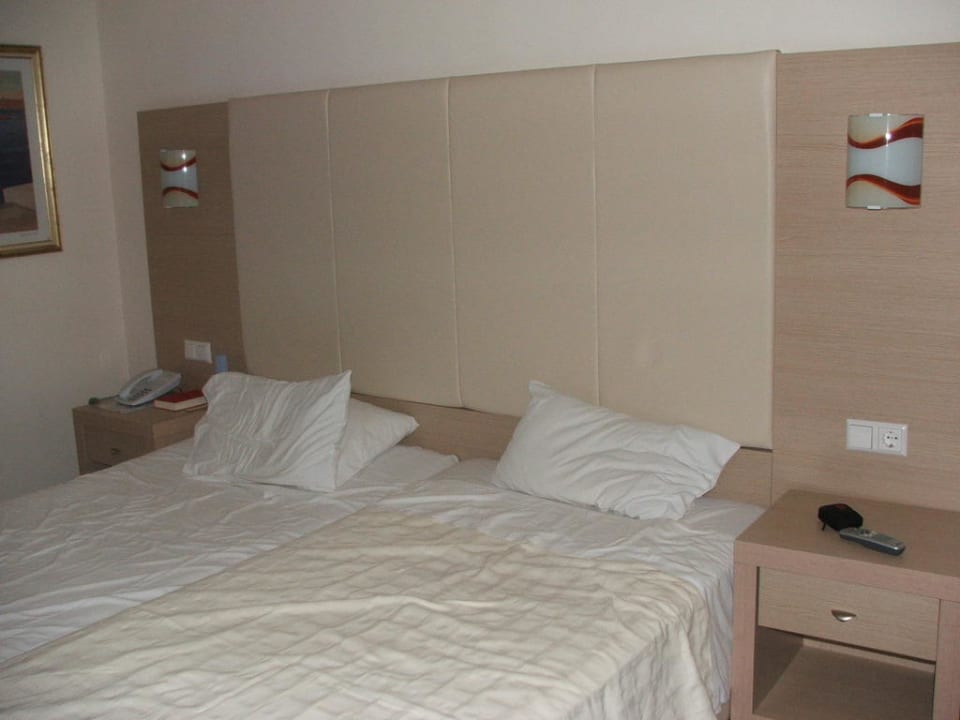 Doppelbett Zimmer Nr. 512 Kresten Palace Hotel