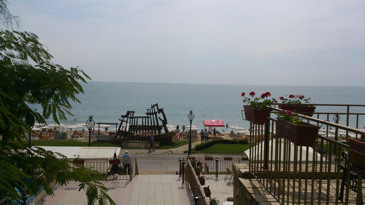 Blick von Terrasse zum Strand Vemara Beach