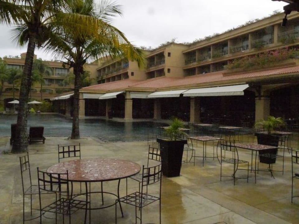 Haupthaus - Restaurant unter den Markisen  Mauricia Beachcomber Resort & Spa