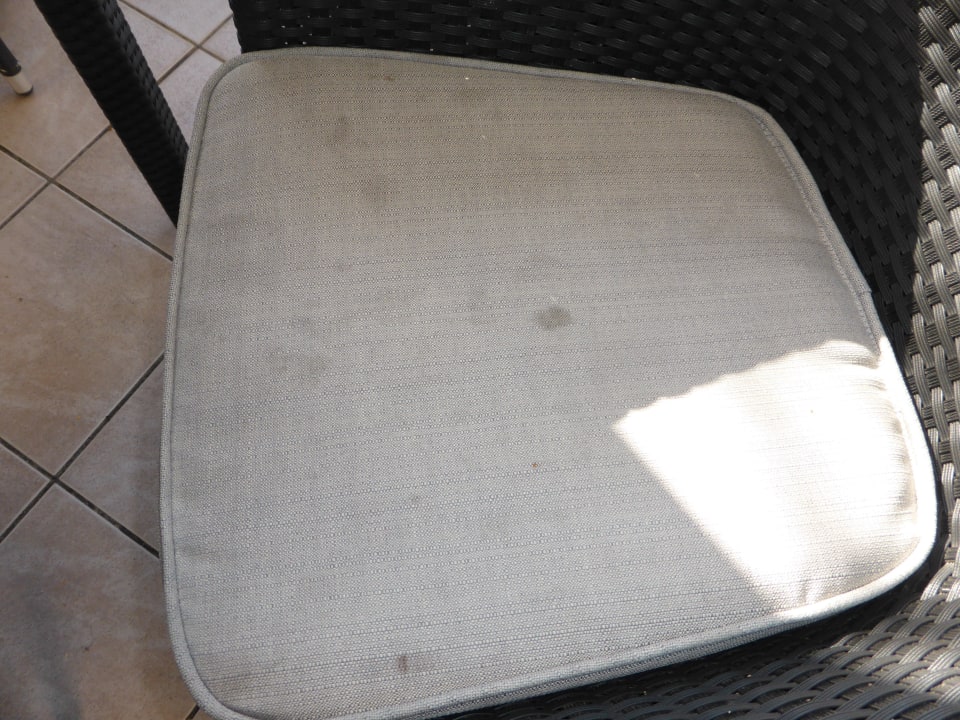 Verdreckte Sitzauflagen Sardafit Nr. 555a - Surfer's Traumhaus an zwei Sandstränden