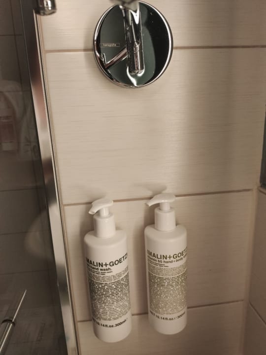 Zimmer Capri by Fraser Leipzig