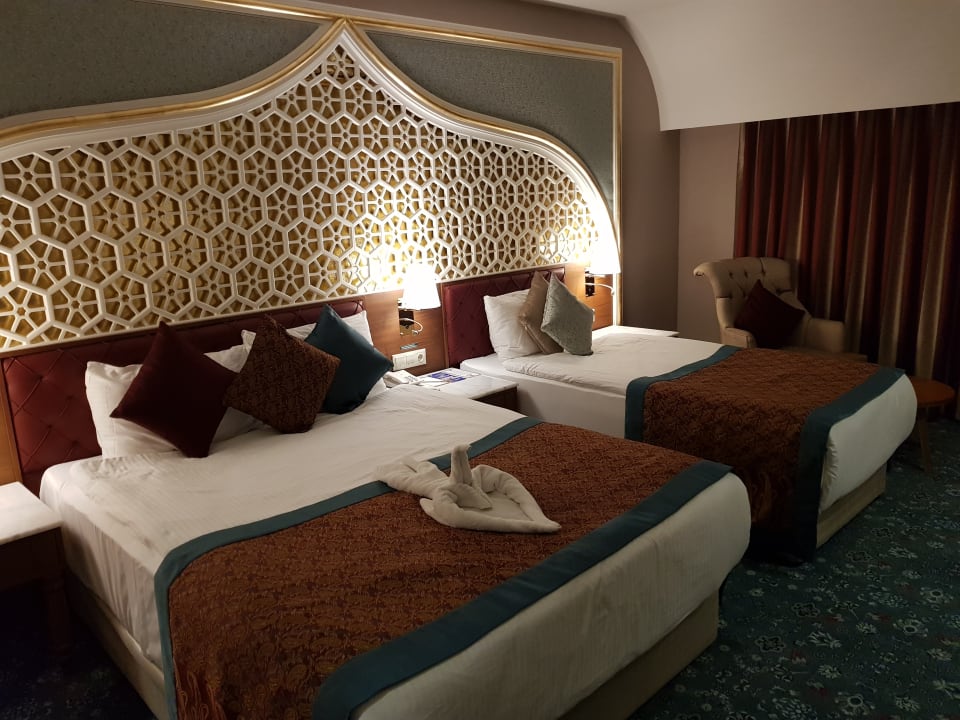 Zimmer Royal Taj Mahal Hotel