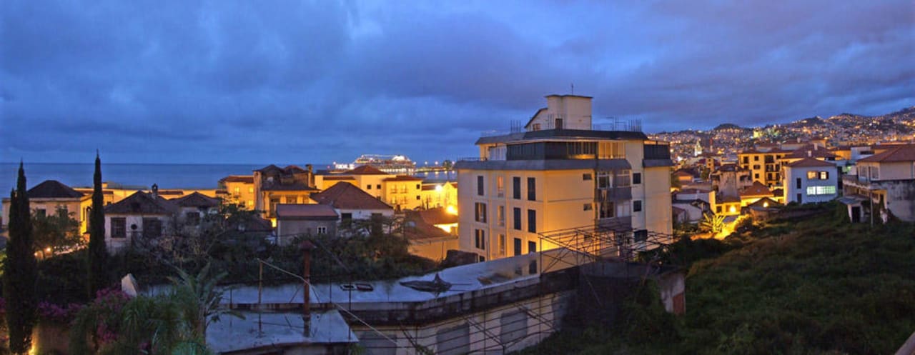 Nächtliches Panorama vom Balkon Hotel Albergaria Dias