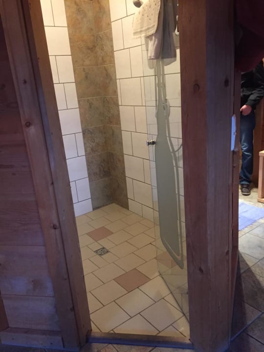 Duschraum 1. Bier & Wohlfühlhotel Gut Riedelsbach