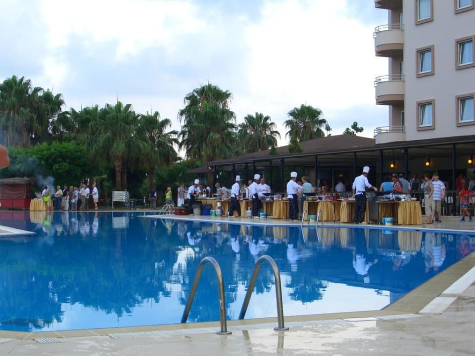 Showcooking am Pool Hotel Royal Garden Beach