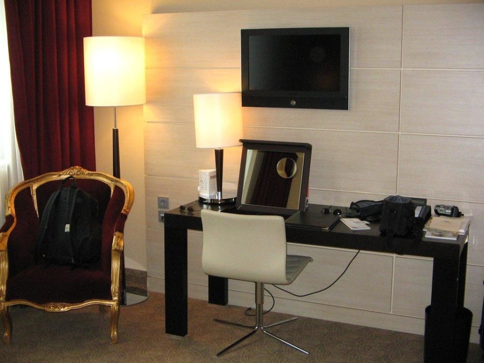 LCD-TV Lindner Hotel Vienna Am Belvedere, part of JdV by Hyatt