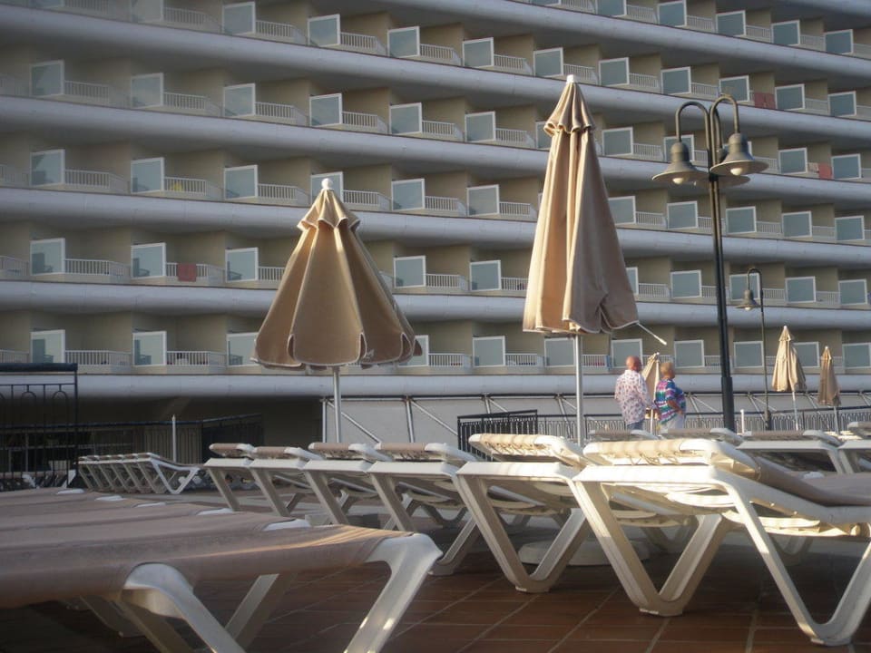 Eine der Liegeterrassen Hotel Riu Oliva Beach Resort