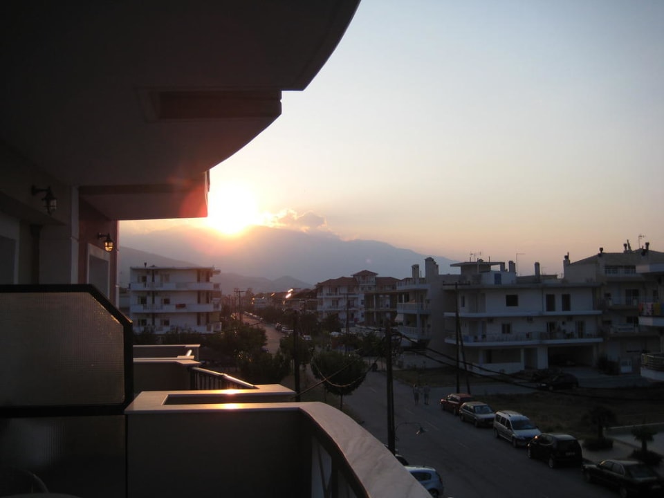 Sonnenuntergang hinter dem Olymp Evilion Sea & Sun Hotel