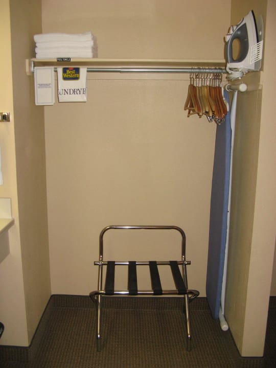 Bügelbrett und -eisen vorhanden Best Western Plus Hotel Kings Inn & Suites