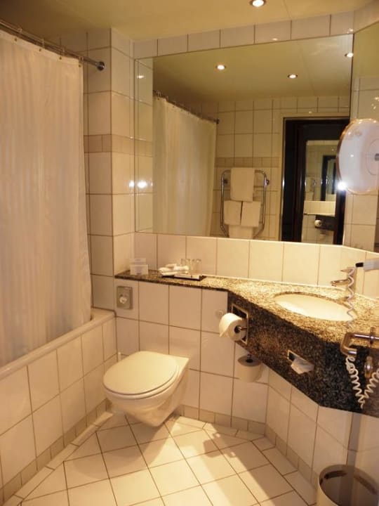 Geräumiges, helles, sauberes Bad! Mercure Hotel Bochum City