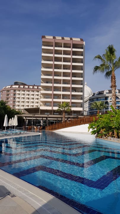 Pool Saturn Palace Resort Hotel