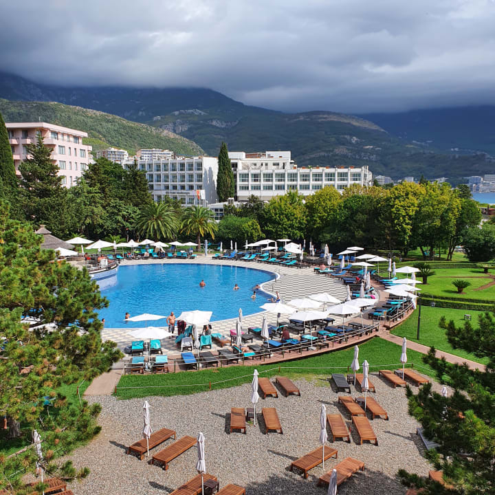 Pool Iberostar Waves Bellevue