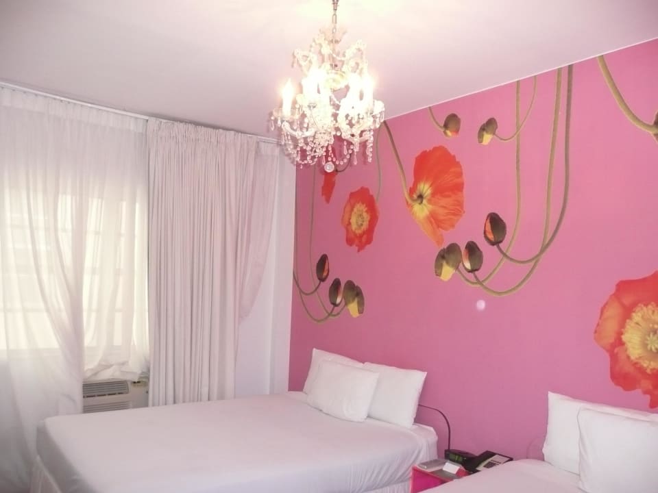 Individuell eingerichtete Zimmer Penguin Hotel