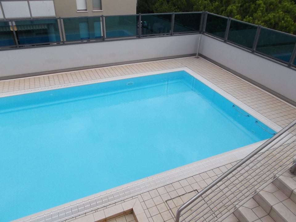 Pool auf dem Dach Hotel & Aparthotel Olimpia