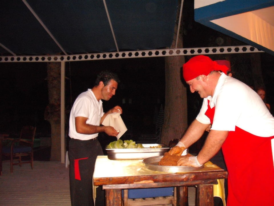 Nach dem Abendessen noch eine türk. Spezialität Skys Hotel