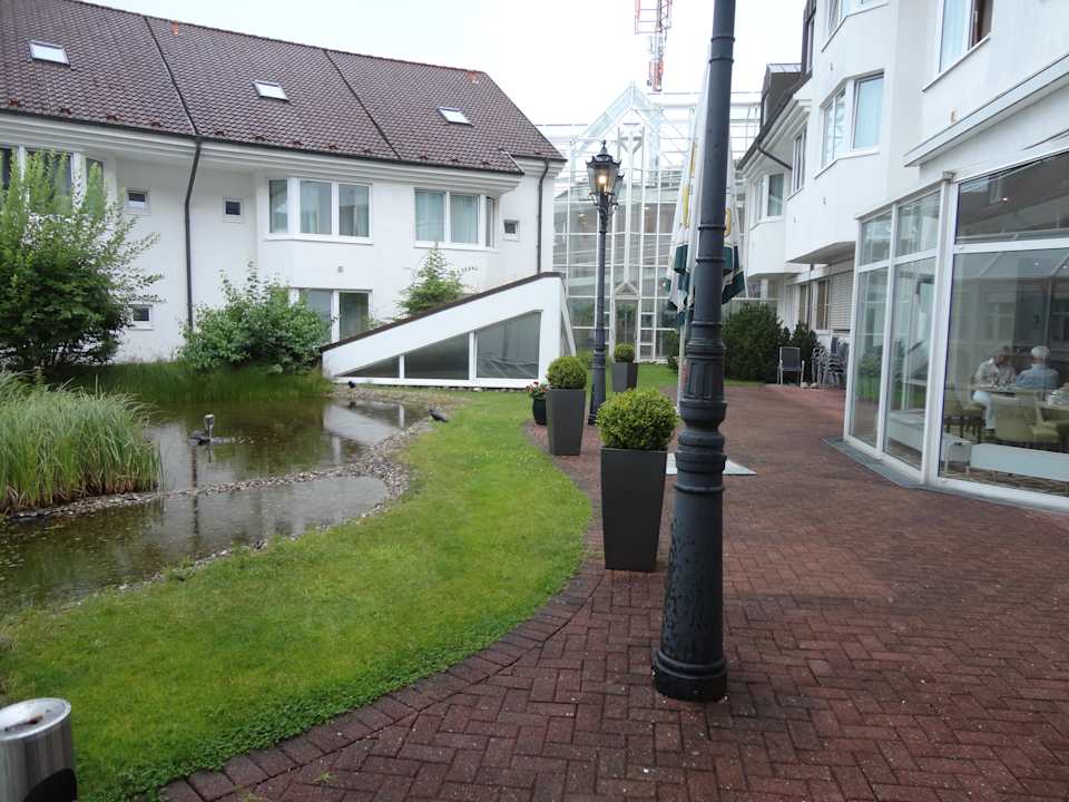 (Frühstücks-)Terrasse Leonardo Hotel Hamburg Airport