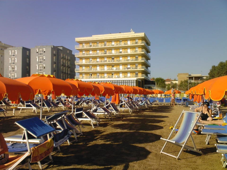 Blick vom Strand auf das Hotel Hotel Spiaggia