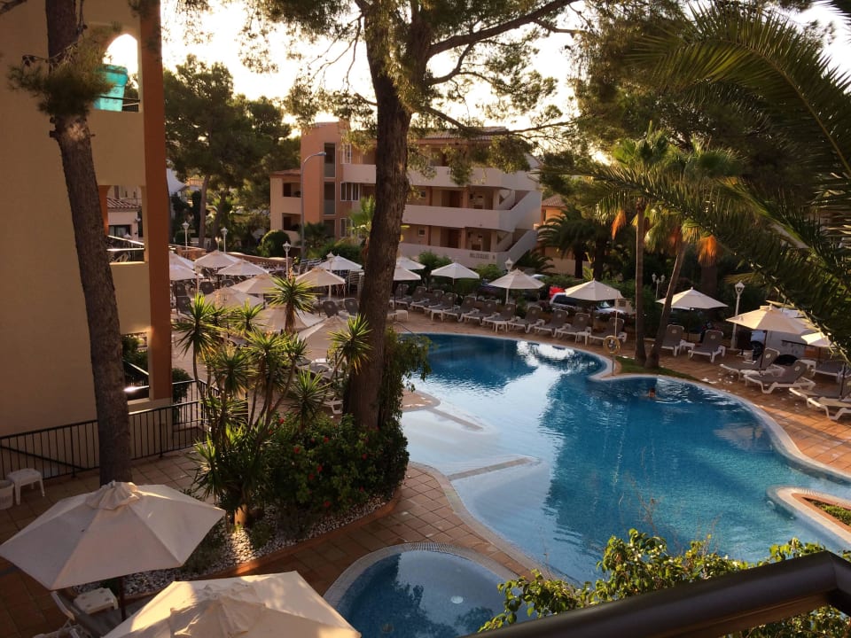 Blick vom Balkon auf den Pool Valentin Somni Hotel & Suites