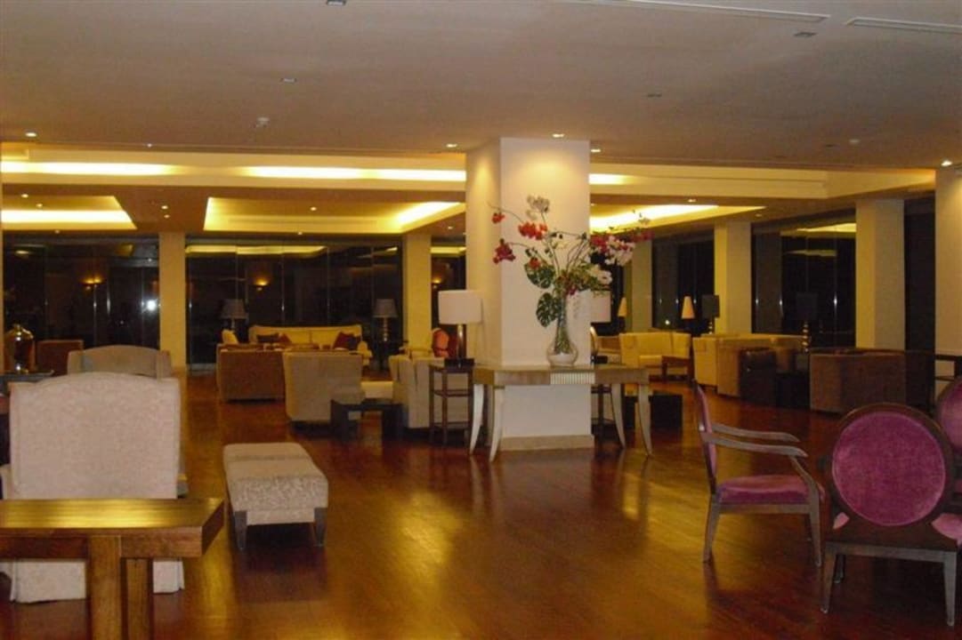 Teil der Lobby The Ixian Grand & All Suites