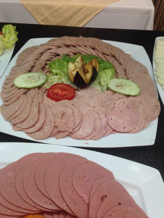 Grün angelaufene Wurst morgens um halb 7 Hotel El Mouradi Djerba Menzel