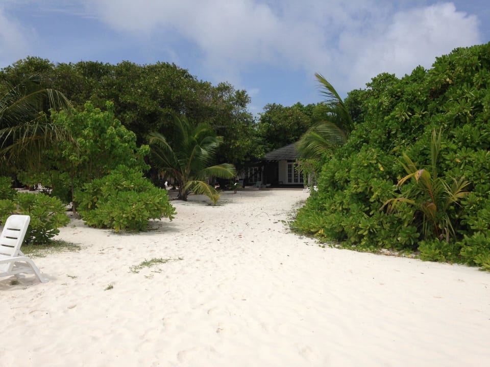 Strand mit Blick Richtung Bungalows Adaaran Select Meedhupparu Island Resort - Premium All Inclusive