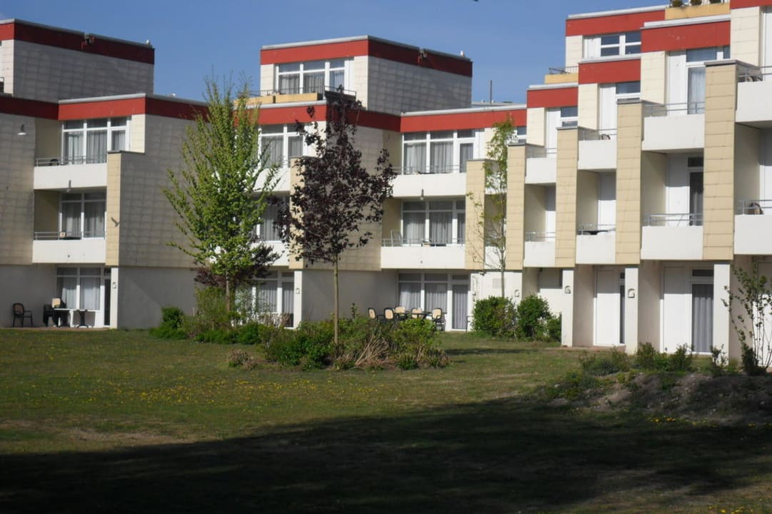 Rückansicht der Appartementhäuser Ferienwohnungen Ferienpark Weissenhäuser Strand