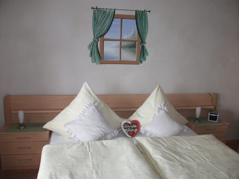 Schlafzimmer 1 in Fewo Bergfeuer (2 getr. SZ)  Ferienwohnungen Gästehaus Lärcheck