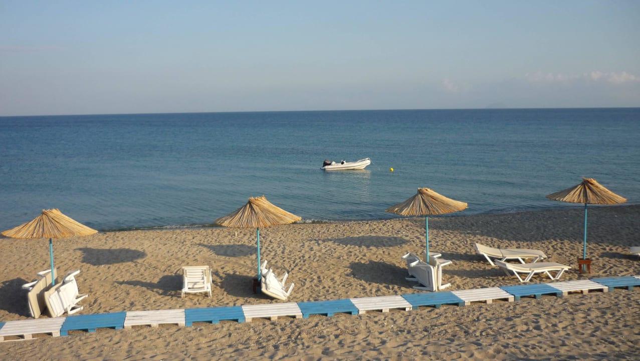 Blick von der Straße auf das Meer Kalimera Mare