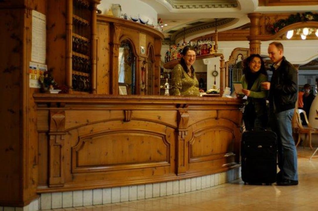 Family Hotel La Perla- Reception Hotel La Perla