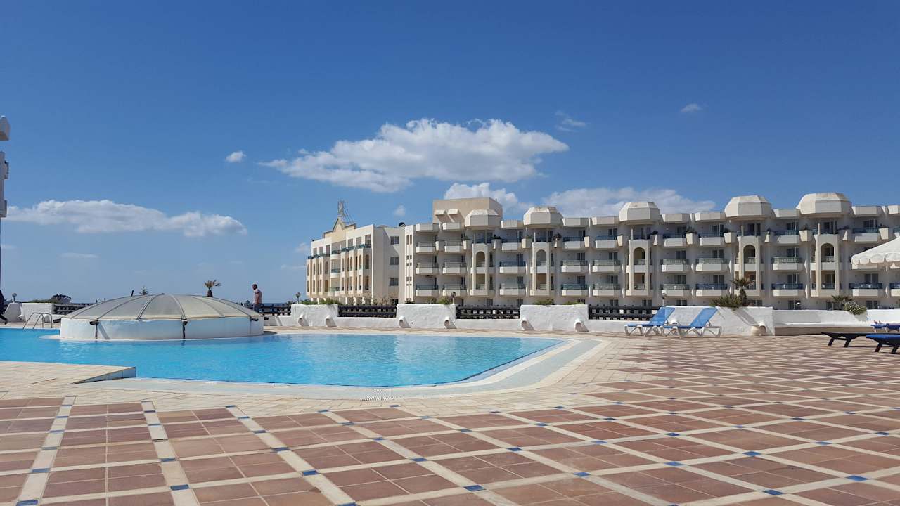Toller Pool im 2. Stock  Hotel Yasmine Beach Resort