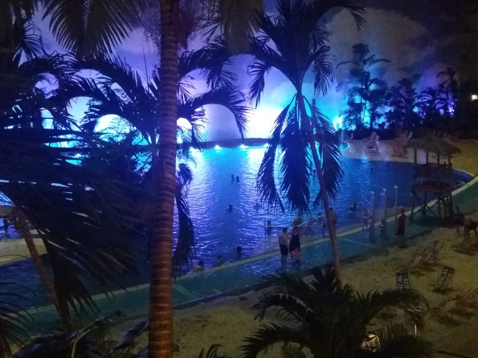 Pool Tropical Islands Resort