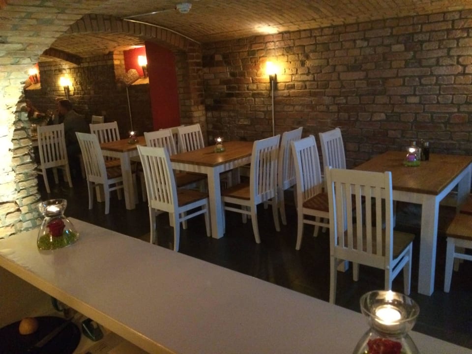 Kellerbar Restaurant & Pension Eshramo