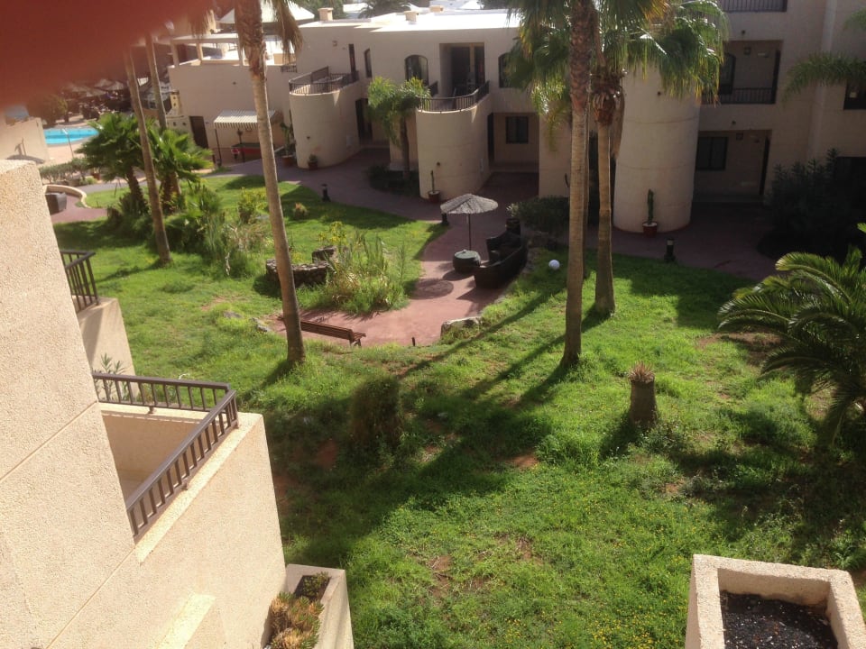 Blick vom Balkon auf den Innenbereich vom Hotel BLUESEA Costa Teguise Gardens