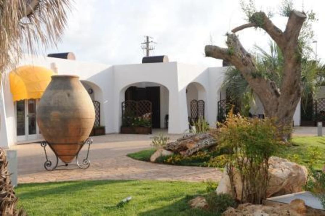 Eingang in Anlage Hotel La Casarana Resort & Spa