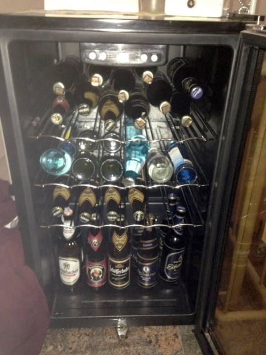 Getränkeschrank im 1. Stock Hotel Alte Apotheke