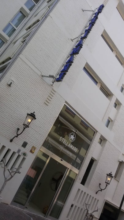 Haupteingang Stellamare Beach Hotel