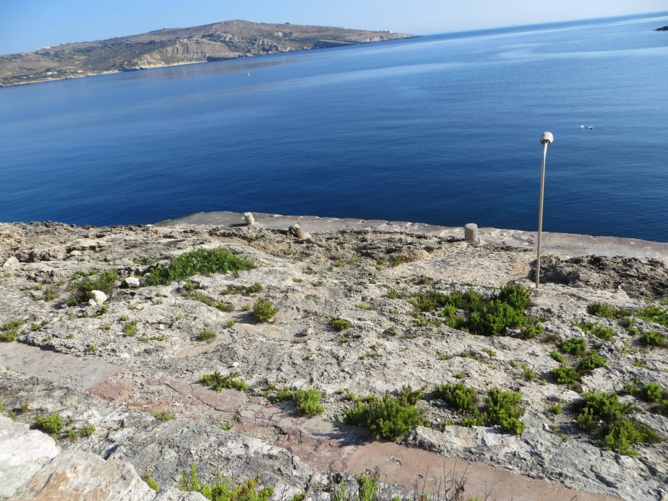 Der Ausblick aufs Meer vom Bungalow Comino Hotel & Bungalows