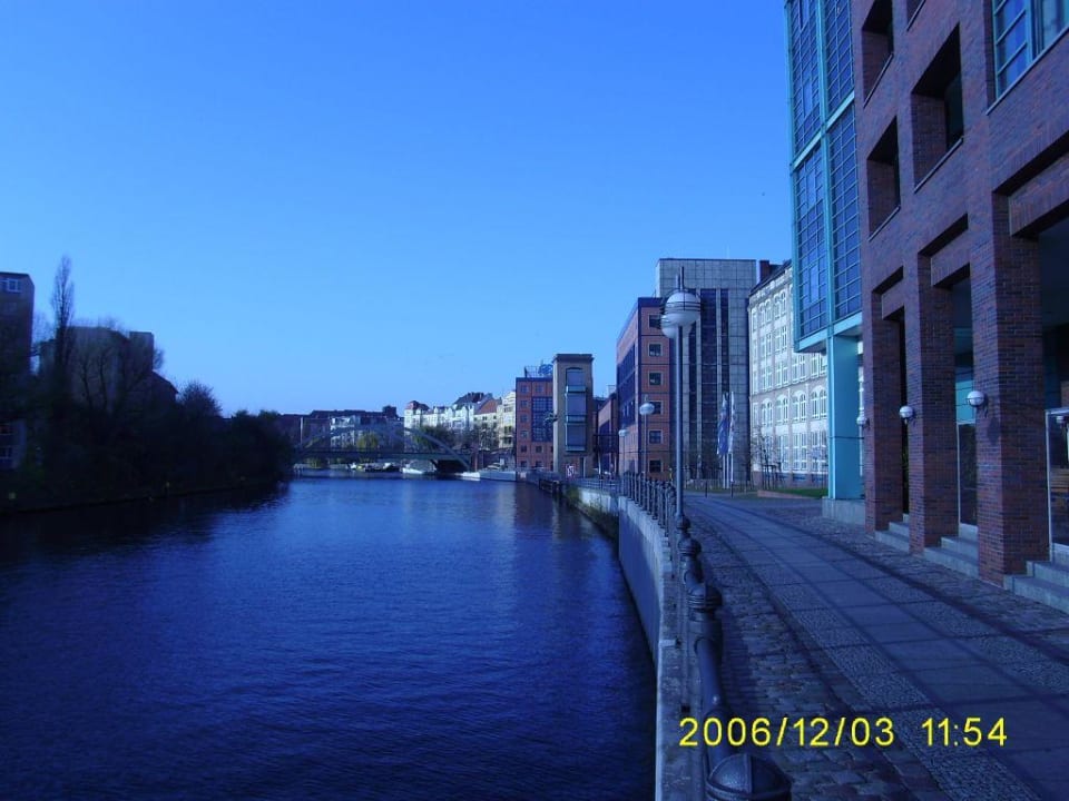 Uferpromenade am Hotel Sorat Spree Bogen AMERON Berlin ABION Spreebogen Waterside