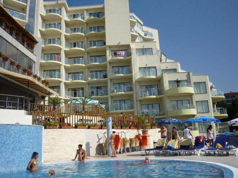 Widok od strony basenu Park Hotel Golden Beach