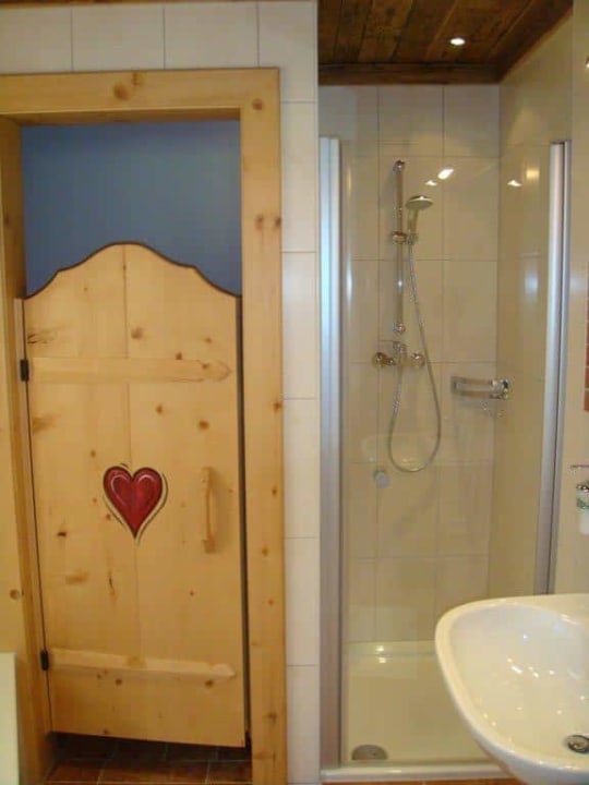 Bad Zimmer 1 Almdorf Flachau