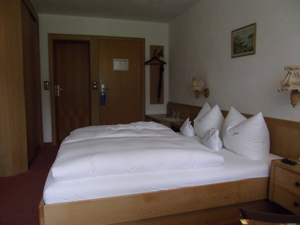 Unser Standard-Zimmer  Alm- & Wellnesshotel Alpenhof