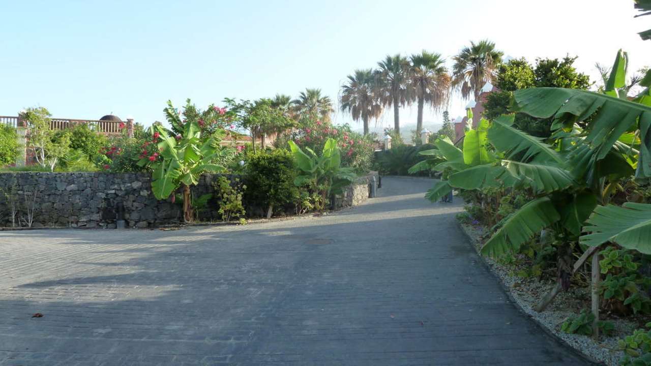 Weg zw. Geäuden Grand Hotel Callao