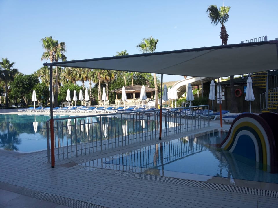 Babypool getrennt von Schwimmbecken Royal Atlantis Beach Hotel