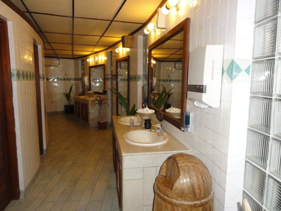 Babuna Bar Toilette Frauen Kuredu Island Resort & Spa