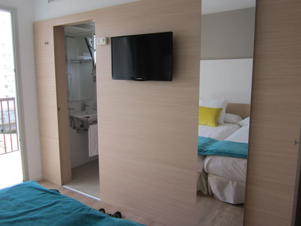 Flatscreen und großer Spiegel JS Palma Stay