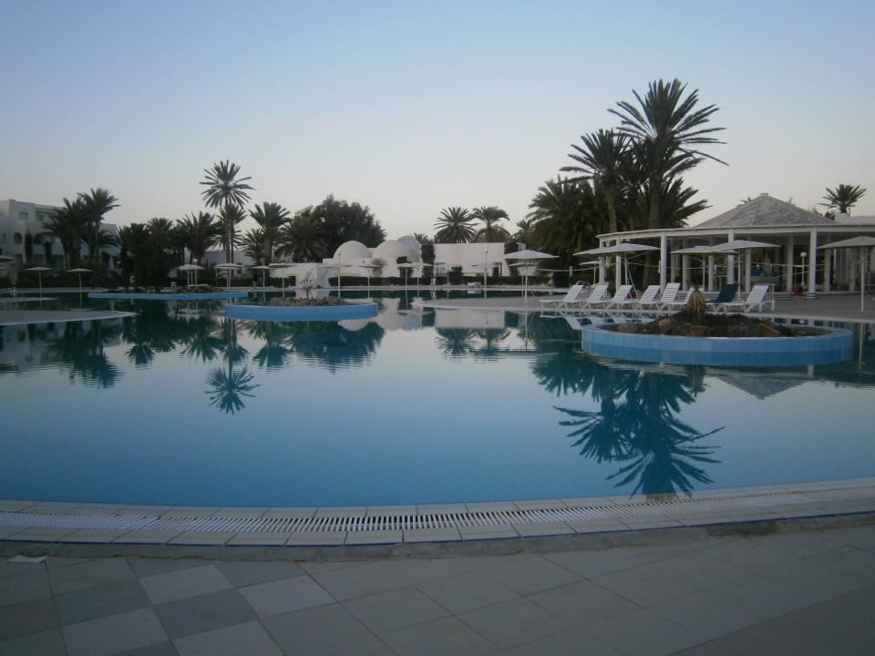 Der Hauptpool, leider mit Salzwasser Hotel El Mouradi Djerba Menzel