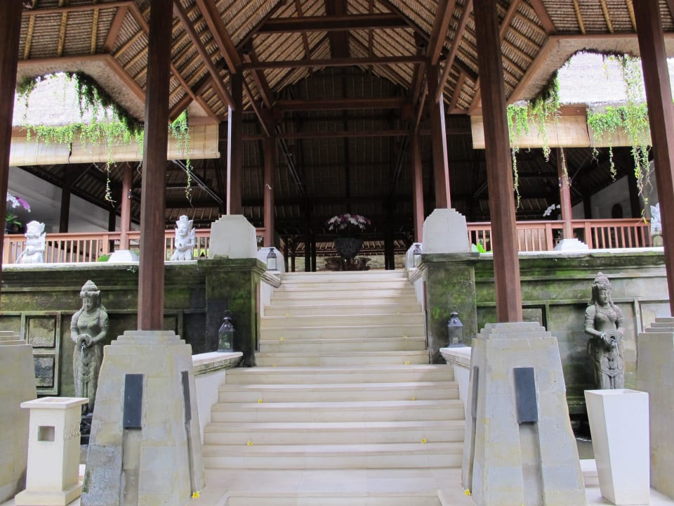 Eingang The Ubud Village Resort & Spa